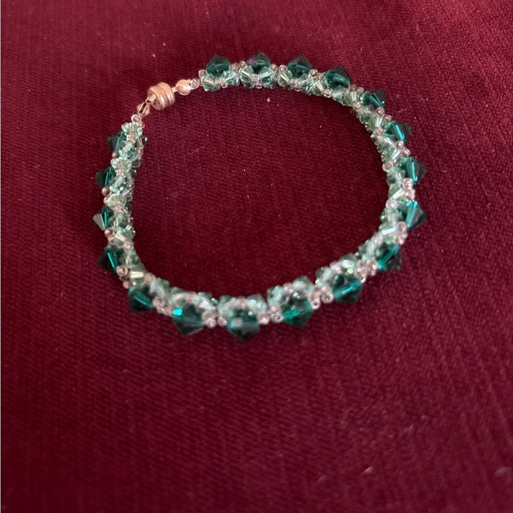 Never Use Handmade Green Crystal Magnet Closure Bracelet